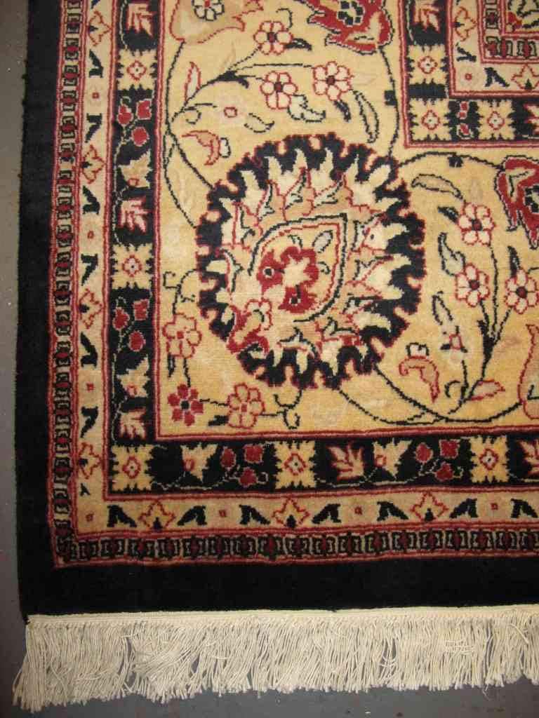 Ghoum Lotus Carpet | 12'6" x 9'1" | Home Decor | Wool Area Rug