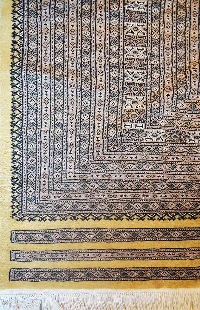 Bokhara Diamond Carpet | 17'6" x 12'2" | Home Decor | Hand-knotted Wool Area Rug